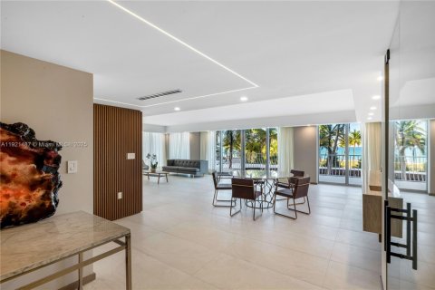 Condo in Bal Harbour, Florida, 4 bedrooms  № 2018898 - photo 24