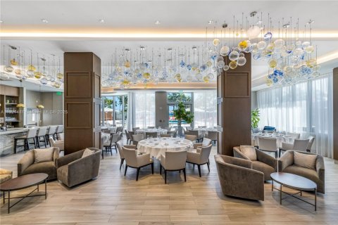 Condo in Bal Harbour, Florida, 4 bedrooms  № 2018898 - photo 8