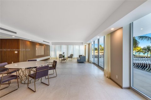 Condo in Bal Harbour, Florida, 4 bedrooms  № 2018898 - photo 27