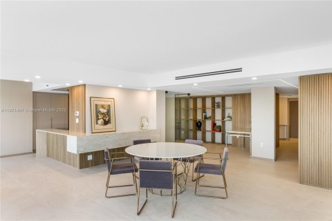 Condo in Bal Harbour, Florida, 4 bedrooms  № 2018898 - photo 16