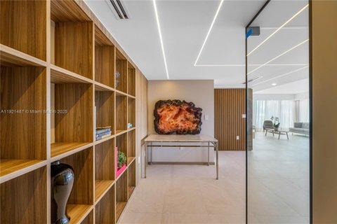 Condo in Bal Harbour, Florida, 4 bedrooms  № 2018898 - photo 25