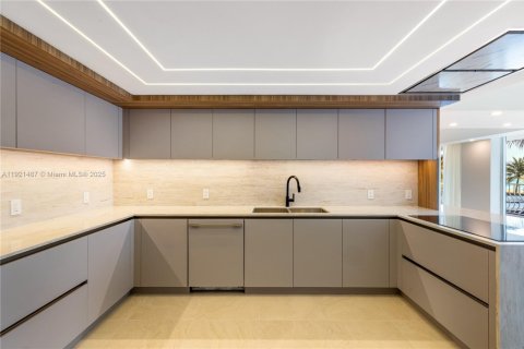 Condo in Bal Harbour, Florida, 4 bedrooms  № 2018898 - photo 30