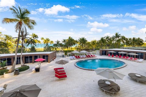 Condo in Bal Harbour, Florida, 4 bedrooms  № 2018898 - photo 17