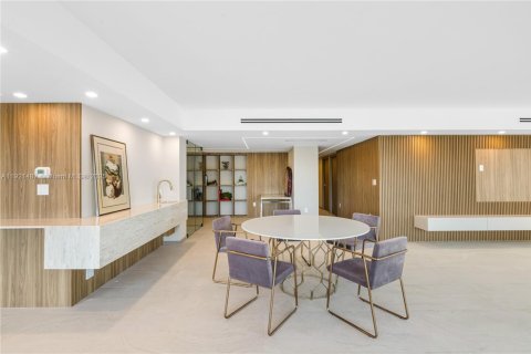 Condo in Bal Harbour, Florida, 4 bedrooms  № 2018898 - photo 26