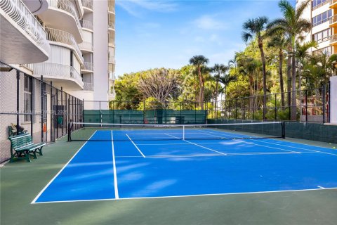 Condo in Bal Harbour, Florida, 4 bedrooms  № 2018898 - photo 5