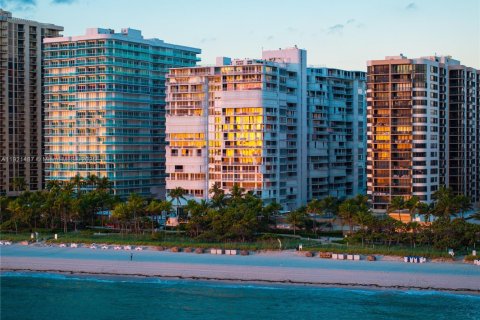 Condo in Bal Harbour, Florida, 4 bedrooms  № 2018898 - photo 4