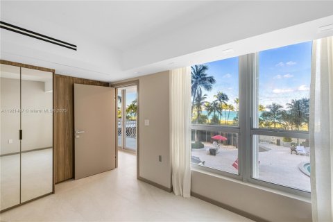Condo in Bal Harbour, Florida, 4 bedrooms  № 2018898 - photo 12