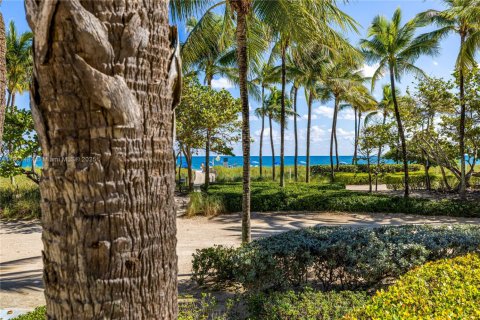 Condo in Bal Harbour, Florida, 4 bedrooms  № 2018898 - photo 9