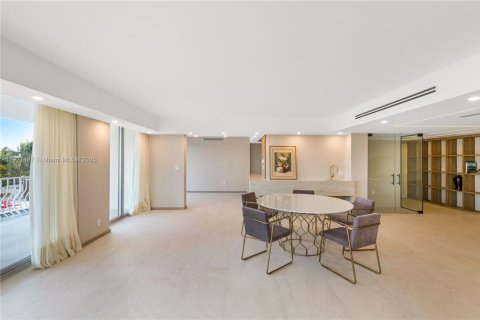 Condo in Bal Harbour, Florida, 4 bedrooms  № 2018898 - photo 14