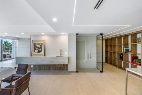 Condo in Bal Harbour, Florida, 4 bedrooms  № 2018898 - photo 23