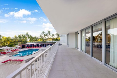 Condo in Bal Harbour, Florida, 4 bedrooms  № 2018898 - photo 18