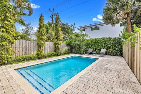 Снять в аренду таунхаус в Форт-Лодердейл, Флорида 3 спальни, 164.99м2, № 1963314 - фото 6