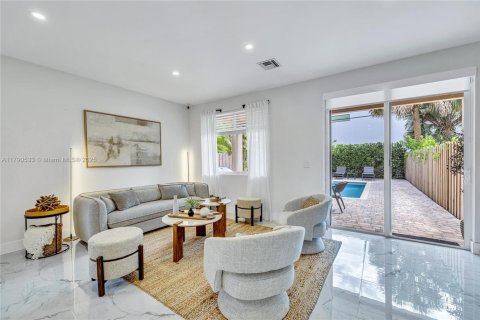 Снять в аренду таунхаус в Форт-Лодердейл, Флорида 3 спальни, 164.99м2, № 1963314 - фото 17