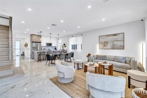 Снять в аренду таунхаус в Форт-Лодердейл, Флорида 3 спальни, 164.99м2, № 1963314 - фото 20