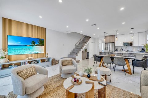 Снять в аренду таунхаус в Форт-Лодердейл, Флорида 3 спальни, 164.99м2, № 1963314 - фото 19