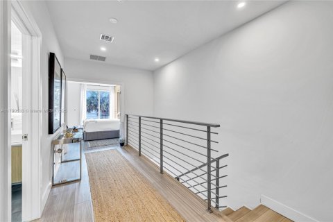 Снять в аренду таунхаус в Форт-Лодердейл, Флорида 3 спальни, 164.99м2, № 1963314 - фото 26