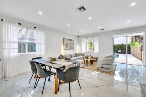 Снять в аренду таунхаус в Форт-Лодердейл, Флорида 3 спальни, 164.99м2, № 1963314 - фото 16