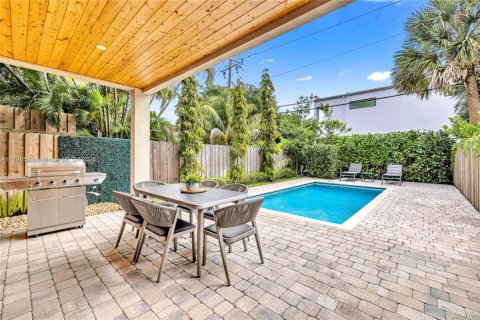 Снять в аренду таунхаус в Форт-Лодердейл, Флорида 3 спальни, 164.99м2, № 1963314 - фото 4