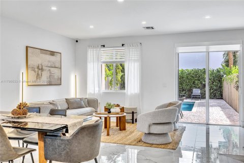 Снять в аренду таунхаус в Форт-Лодердейл, Флорида 3 спальни, 164.99м2, № 1963314 - фото 12