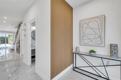 Снять в аренду таунхаус в Форт-Лодердейл, Флорида 3 спальни, 164.99м2, № 1963314 - фото 21