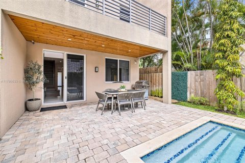 Снять в аренду таунхаус в Форт-Лодердейл, Флорида 3 спальни, 164.99м2, № 1963314 - фото 5