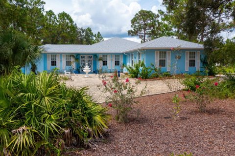 House in Beverly Hills, Florida 6 bedrooms, 289.95 sq.m. № 1894464 - photo 8
