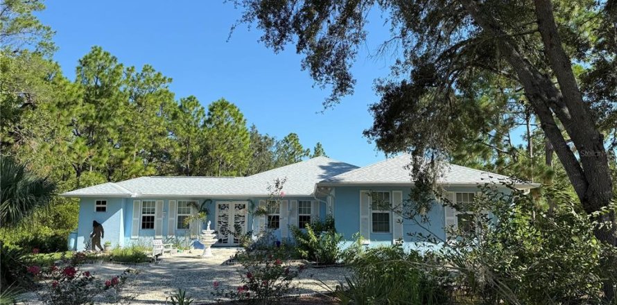 House in Beverly Hills, Florida 6 bedrooms, 289.95 sq.m. № 1894464
