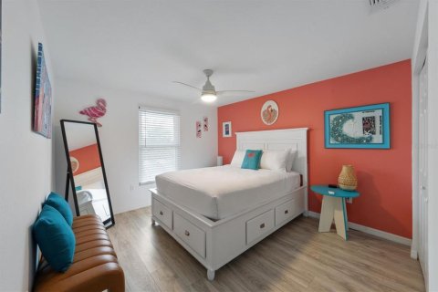 Duplex in Holmes Beach, Florida 2 bedrooms, 85.93 sq.m. № 1898662 - photo 11