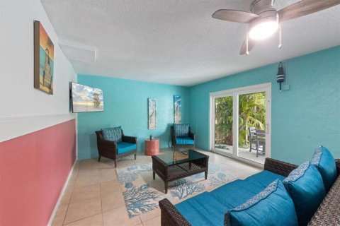 Duplex in Holmes Beach, Florida 2 bedrooms, 85.93 sq.m. № 1898662 - photo 17