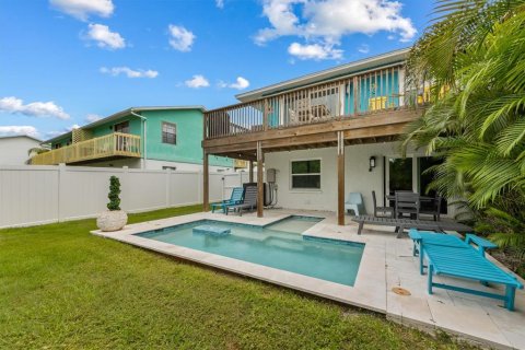 Duplex in Holmes Beach, Florida 2 bedrooms, 85.93 sq.m. № 1898662 - photo 24