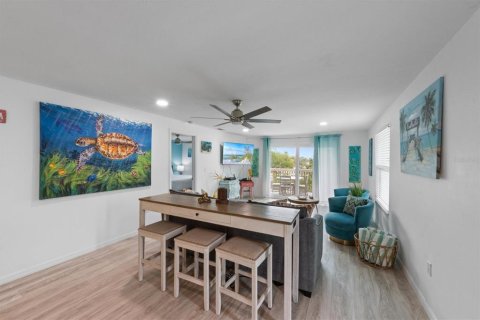 Duplex in Holmes Beach, Florida 2 bedrooms, 85.93 sq.m. № 1898662 - photo 4
