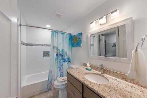 Duplex in Holmes Beach, Florida 2 bedrooms, 85.93 sq.m. № 1898662 - photo 15