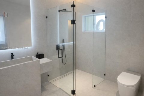 Снять в аренду виллу или дом в Майами, Флорида 6 спален, 181.44м2, № 2057640 - фото 9