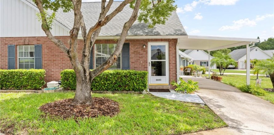 Condominio en New Port Richey, Florida, 2 dormitorios  № 1823231