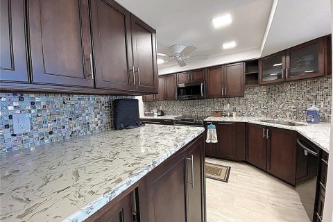 Condo in West Palm Beach, Florida, 2 bedrooms  № 1797823 - photo 4