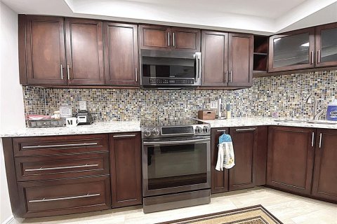 Condo in West Palm Beach, Florida, 2 bedrooms  № 1797823 - photo 6
