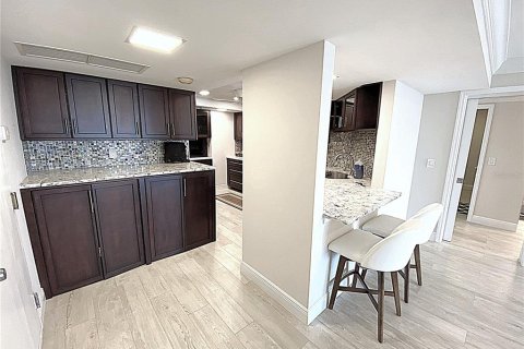 Condo in West Palm Beach, Florida, 2 bedrooms  № 1797823 - photo 10