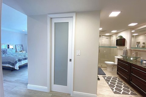 Condo in West Palm Beach, Florida, 2 bedrooms  № 1797823 - photo 16