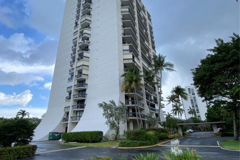 Condo in West Palm Beach, Florida, 2 bedrooms  № 1797823 - photo 2