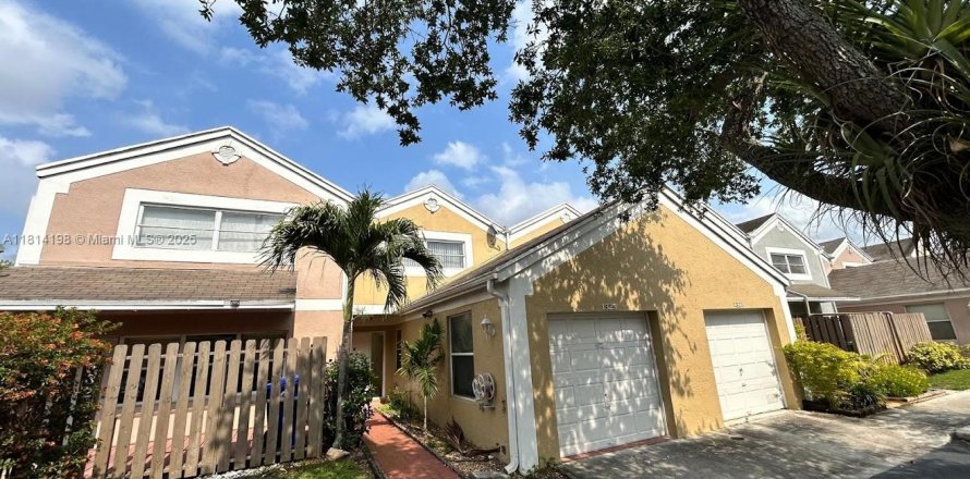 Touwnhouse à Pembroke Pines, Floride 2 chambres, 117.61 m2 № 1794195