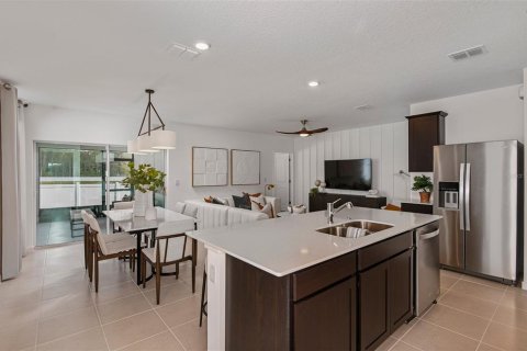 House in Lakeland, Florida 4 bedrooms, 146.79 sq.m. № 2204743 - photo 7