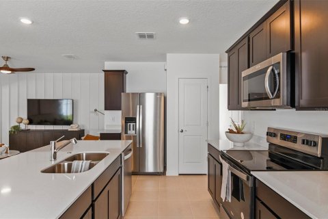House in Lakeland, Florida 4 bedrooms, 146.79 sq.m. № 2204743 - photo 6