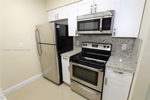 Copropriété à louer à Oakland Park, Floride: 1 chambre, 80.08 m2 № 1929774 - photo 6