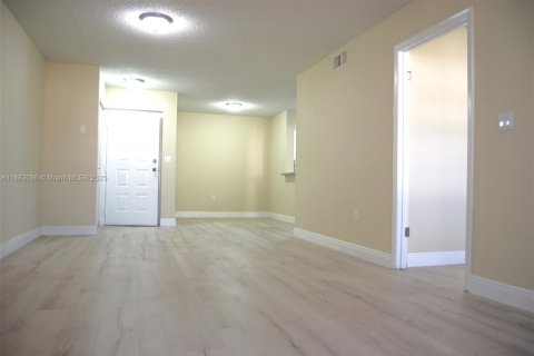 Copropriété à louer à Oakland Park, Floride: 1 chambre, 80.08 m2 № 1929774 - photo 2