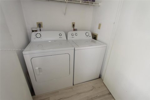 Copropriété à louer à Oakland Park, Floride: 1 chambre, 80.08 m2 № 1929774 - photo 13