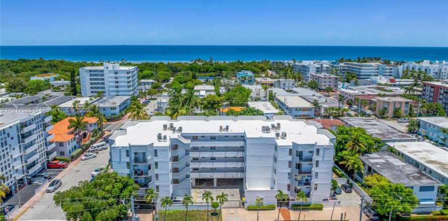 Condominio en Miami Beach, Florida, 2 dormitorios  № 1774441