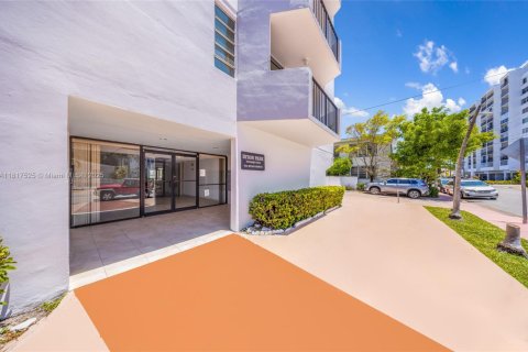 Condominio en venta en Miami Beach, Florida, 2 dormitorios, 102.38 m2 № 1774441 - foto 2