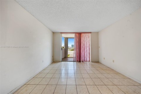 Condominio en venta en Miami Beach, Florida, 2 dormitorios, 102.38 m2 № 1774441 - foto 8