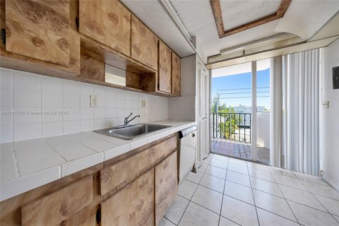 Condominio en venta en Miami Beach, Florida, 2 dormitorios, 102.38 m2 № 1774441 - foto 11