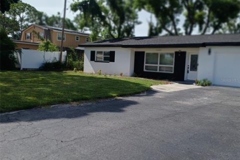 House in Saint Petersburg, Florida 4 bedrooms, 131.92 sq.m. № 1723412 - photo 29